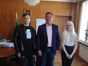  Кметът на Мадан награди ученици, класирали се за Национални олимпиади