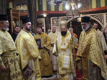Божествена св. Литургия за празника Събор на Пресвета Богородица  бе отслужена в храм „Успение Богородично” – Чепеларе