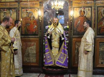 Велики четвъртък – Епископ Висарион възглави чина на  Дванадесетте евангелия в храм „Св. вмчца Неделя” – кв. Райково