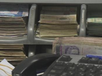   От 1 септември банките ще обслужват безплатно по една сметка на физически лица за основни операции