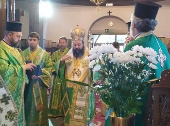 Храм „Св. Дух” в Смолян отбеляза тържествено своя празник