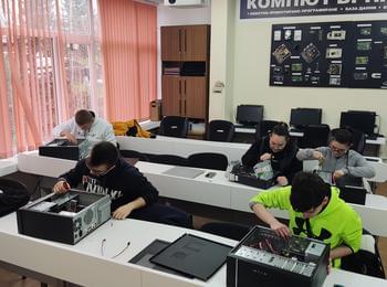 Бакалаварската програма „ИНФОРМАЦИОННО И КОМПЮТЪРНО ИНЖЕНЕРСТВО С МЕНИДЖМЪНТ“ на Физико-технологичния факултет- Пресечна точка на технологии, бизнес и управление