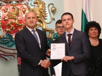 Радостин Чолаков от Математическата гимназия ще учи в Станфордския университет