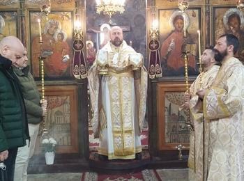 С Божествена св. Литургия храм „Св.вмчца Неделя”в кв. Райково почете празника Сретение Господне 