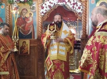 Храм „Св. Георги Победоносец” в Мадан почете своя  празник с архиерейска св. Литургия