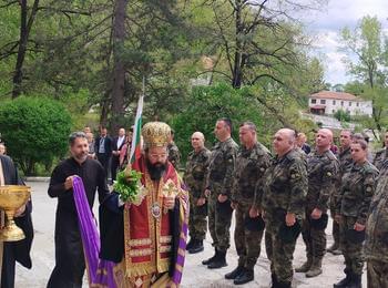 Празничен водосвет бе отслужен пред параклиса „Св.св. Константин и Елена”в двора на 101-ви алпийски полк - Смолян