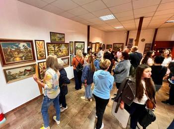 Благотворителна изложба на гоблени откриха в село Момчиловци