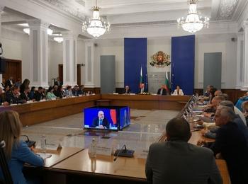 Заместник областният управител Андриян Петров участва в свикана от премиера Росен Желязков среща във връзка с образователната система