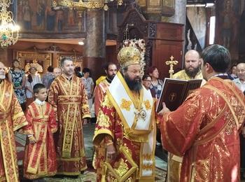 Смолянският епископ Висарион възглави архиерейска св. Литургия  в храм „Св. вмчца Неделя” - кв. Райково 