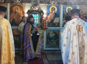 Смолянският епископ Висарион възглави архиерейска св. Литургия в храм „Св. пророк Илия” - с. Хвойна 