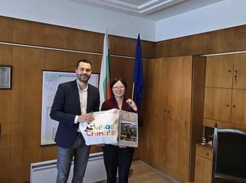 Зам.-кметът Марин Захариев проведе среща с директорката на Китайския културен център Гъ Лина