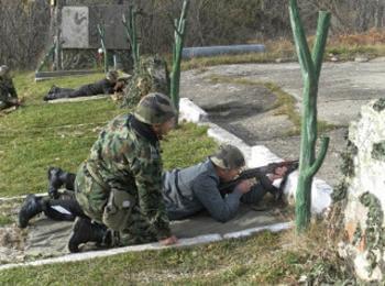 Военните провеждат планирани стрелби, хората да не навлизат в забранените зони