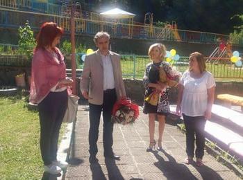 Детските градини „Слънце” и „Радост” с нови директорки, представи ги секретарят Момчил Николов