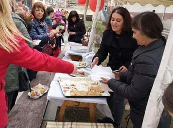 БЛАГОТВОРИТЕЛНОСТ, КУЛИНАРНИ ИЗКУШЕНИЯ И ТАНЦИ СЪБРАХА ДАМИТЕ В СМИЛЯН ЗА "ПРАЗНИКА ЗА ВСЯКА ЖЕНА"