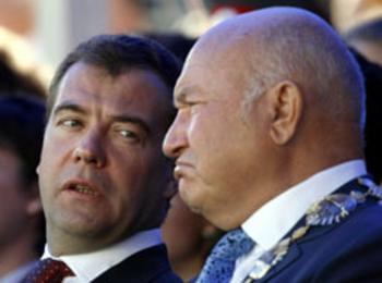 Медведев уволни Лужков