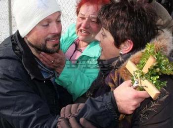 Ученик от "Родопски хайдути" извади кръста от р. Бяла в Смолян