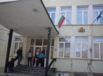 Дянков ще търси финансова помощ за болницата в Девин 
