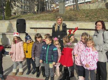 Благотворителният базар „От хора за хора” събра 3785,67 лв. в подкрепа на Даниела