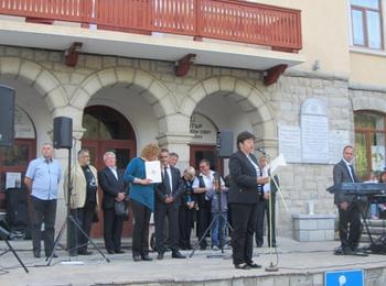 По традиция, Момчиловци откри празника си в деня на Св. равноапостоли Константин и Елена