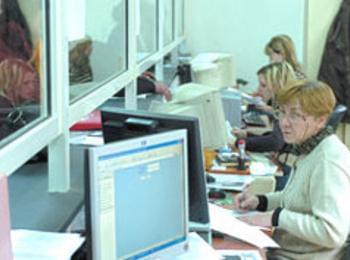 С бонуси стимулират чиновниците да работят