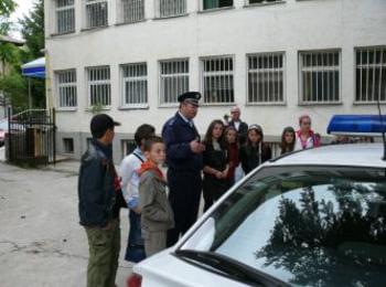 	Петокласниците от ОУ “Стою Шишков” – с.Търън получиха наградата си за “Клас за пример” от ОД МВР – Смолян