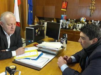 Мелемов инициира среща със Славов за проблема с кучетата