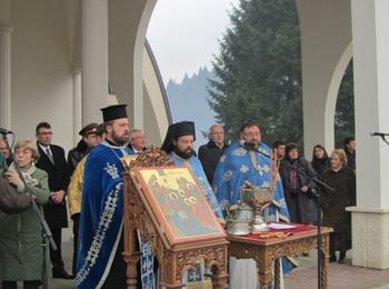 Граничен полицай за десети път улови кръста на Богоявление