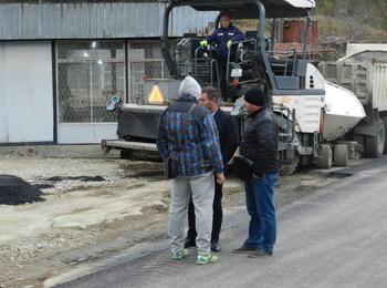 Обновиха площада и централната улица в Средногорци