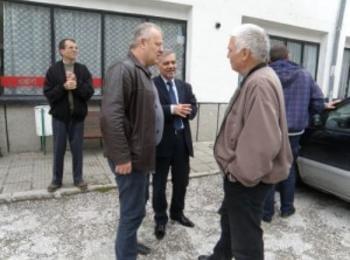  Кандидатът за евродепутат от ГЕРБ/ЕНП Владимир Уручев бе на курбан в село Градът