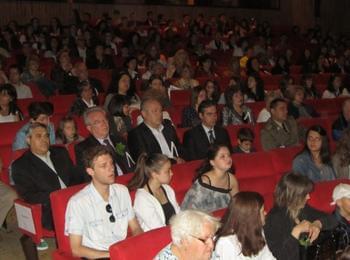 Емблемата на Смолян – ГПЧЕ отбелязва 30 години чуждоезиково училище