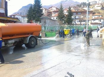 Пролетно почистване и в Девин