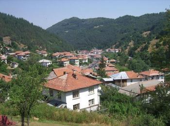 Родопско село събира пари за лечението на семейния си лекар