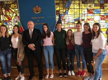 Ученици от Смолян с награда от министъра на спорта