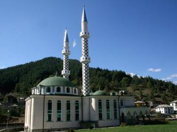 Три годишно момче участва в Коран курсове в Смолянско