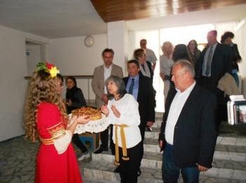  Вицепрезидентът Маргарита Попова откри днес в Смолян „Часове по демокрация и право” в ПГПЧЕ 