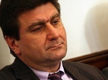 Валентин Златев: "Лукойл" спира до 20-30 часа