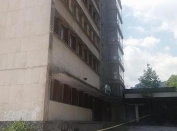 Срокът за възстановяване сградата на бившия хотел „Соколица”  е удължен на четири месеца по молба на синдика