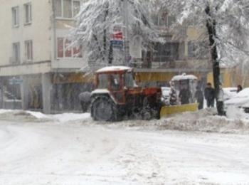 Всички машини на Титан работят за разчистване на общинската пътна мрежа в Смолян