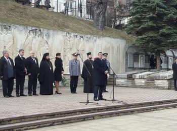 Областният управител се преклони пред паметта и героизма на борците за свобода