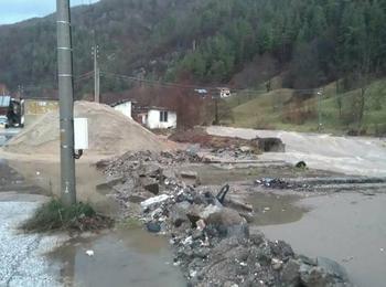  Свлачище затвори пътя за Киселчово