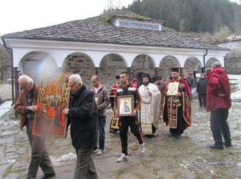 Широка лъка кани на празник