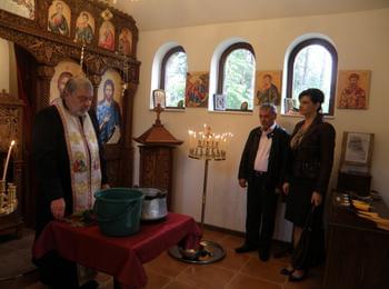 Владимир Уручев и д-р Даниела Дариткова честваха Светите Константин и Елена в Дома за стари хора във Фатово
