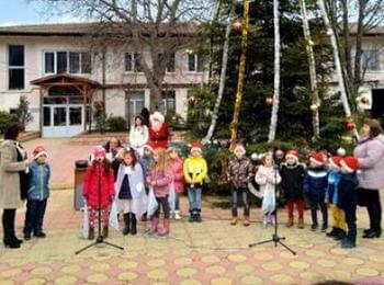 Запалиха светлините на елхата в Доспат 