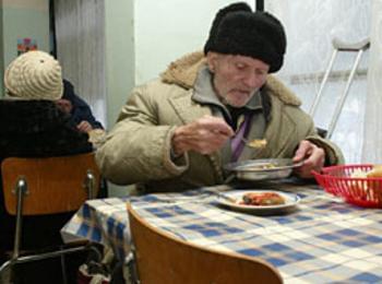 БЧК раздава храни на социално слаби