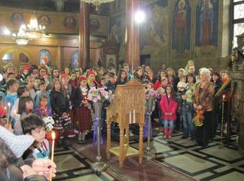  Пловдивска св. митрополия награди 8 смолянски деца  в навечерието на празника Въведение Богородично
