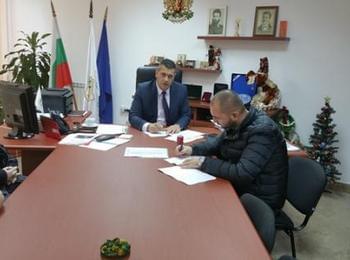 Кметът на Неделино подписа договор за строителство на мост над река Неделинска 