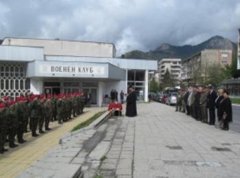 Посрещат тържествено военни в Смолян, връчват и награди