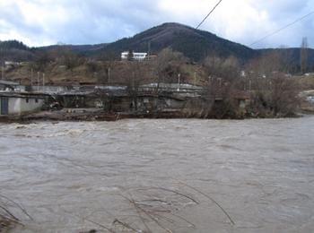 Предупреждават за повишаване на нивата на водите и речните корита в Смолянско