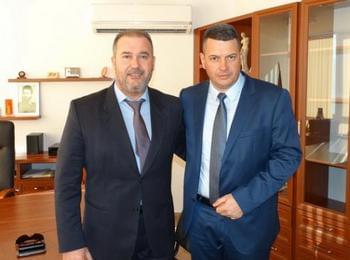 Кметът на Неделино обсъди бъдещи съвместни проекти с екипа на кмета нa oбщинa Mapoня Сапес - Гъpция