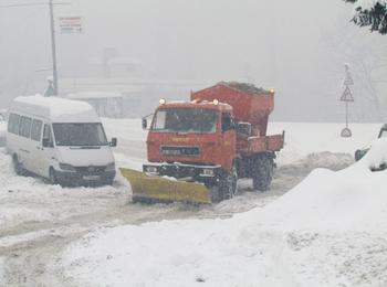 Силен мокър сняг вали в Смолян